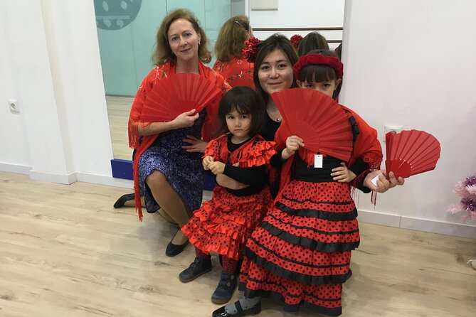 45 minutes flamenco dance class for family in Málaga - The Small Dance You’ll Leave Knowing, Plus a Souvenir Photo