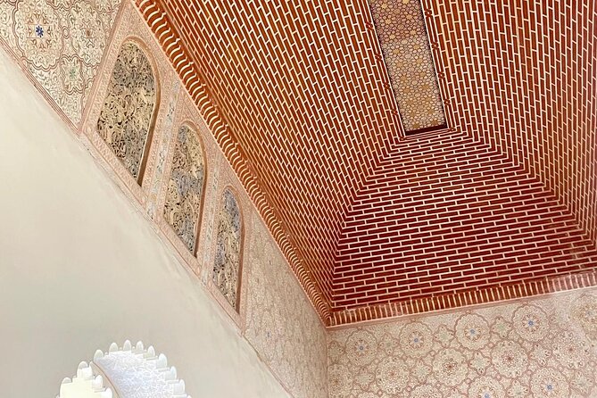 Alcazaba Málaga : Self-guided tour created by Guía Oficial - Where your walk starts: Busto de Juan Temboury and the C/ Alcazabilla area