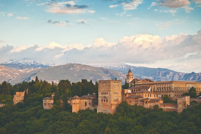 Alhambra Guided Tour from Malaga with Private Transportation - Stop 3: Generalife gardens and the summer-palace pause (about 1 hour)