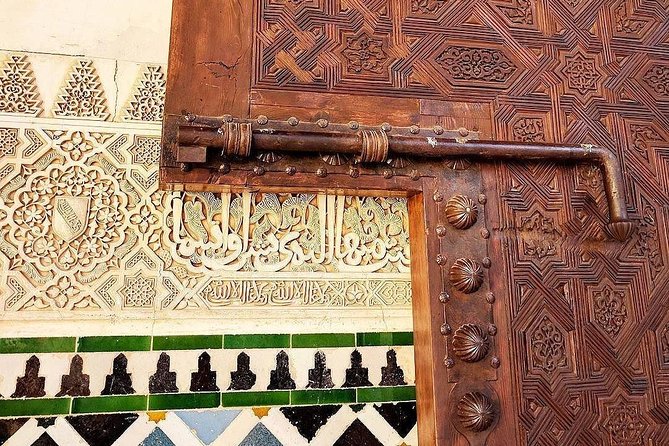 Alhambra, Nasrid Palaces and Generalife Private Tour from Malaga - Generalife Gardens: the summer-palace side of Alhambra