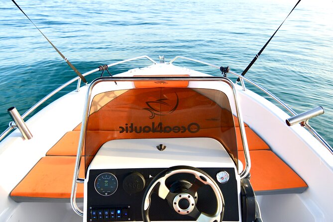Alquiler de barco sin titulacion en Malaga - Meeting point on C. La Fragata: the easiest way to start smoothly
