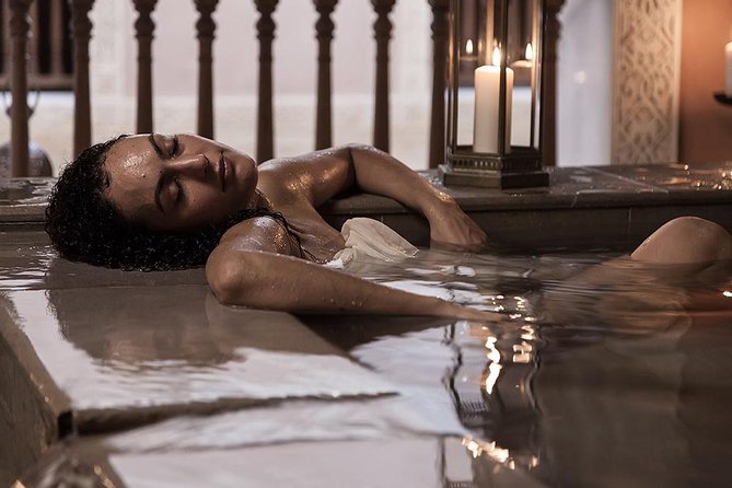 Arabian Baths Experience at Malaga’s Hammam Al Andalus - Massage options: scents, oil choices, and the Midra scrub