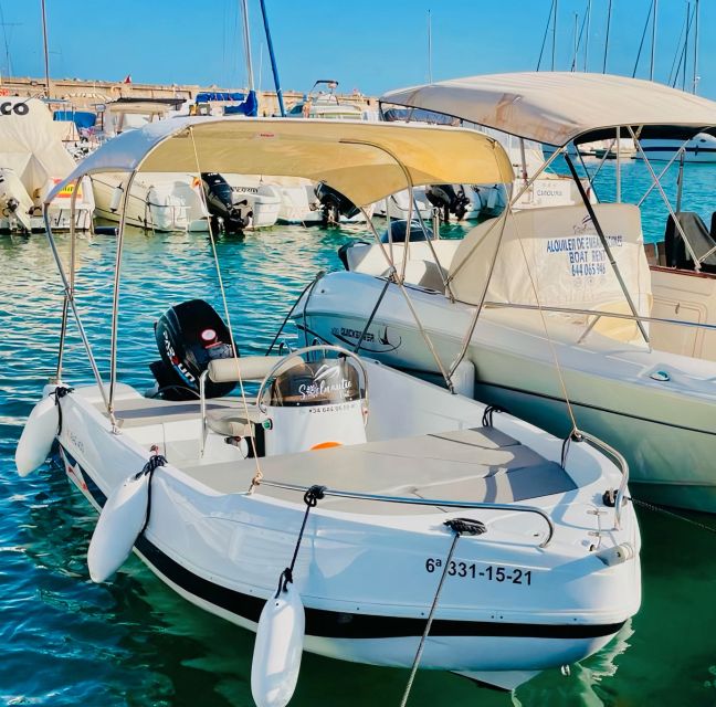 Benalmadena: 6-Seater Speedboat license-free Boat Rental - Music, shade, and a fridge: the small stuff that makes a big difference