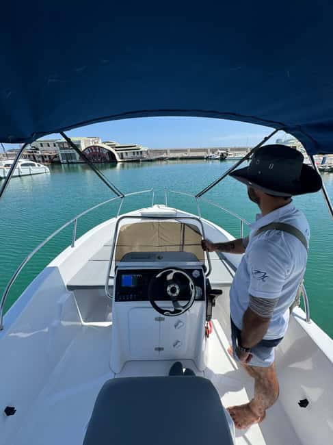 Benalmádena: Alquiler de barcos sin licencia Costa del Sol - Dolphin Watching and Marine Life Viewing: Getting the Most Out of Lookouts