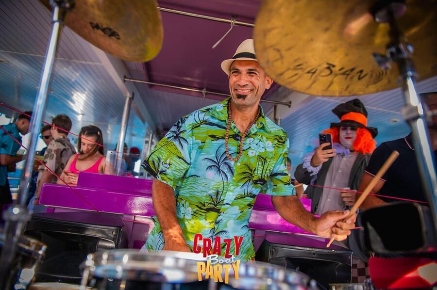 Benalmadena: Boat Party with a Drink - The photo moment: smiling when the photographer gets close