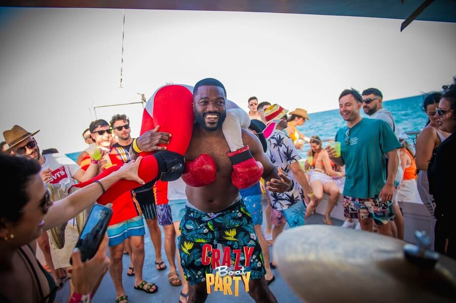 Benalmadena: Boat Party with a Drink - Meeting people the easy way (and avoiding awkward energy)