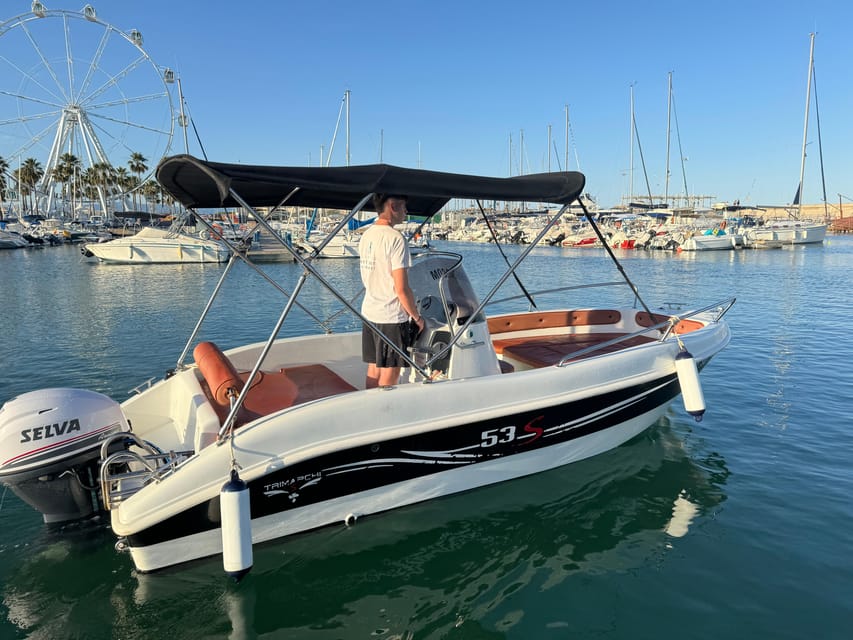 Benalmádena: Boat Rental without License - Comfort onboard: padded seats, solarium, shade, Bluetooth, and a fridge
