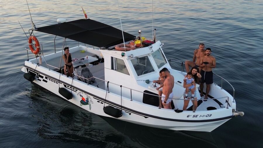 Benalmadena: Private Boat Trip – Dolphins, Drinks & Snacks - Snorkeling with gear included: what to do once you’re in