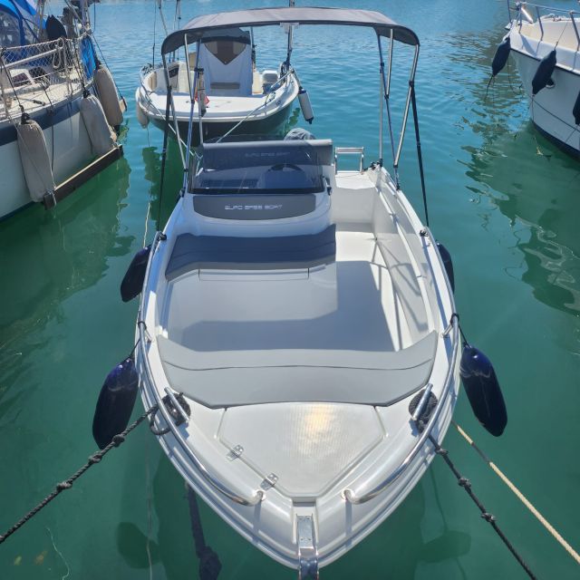 Boat without licence, fuel included - What to bring: ID, a cash deposit, and the small practical stuff
