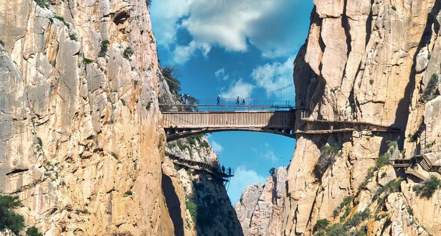 Caminito Del Rey From Málaga: Round-Trip Bus + Tour with Official Guide - Meeting in Málaga, walking the trail, ending back at Roy’s: the timing you feel