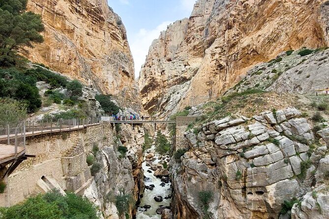 Caminito del Rey with Pickup from Malaga City - Practical Comfort: Footwear, Facilities, and Photo Gear