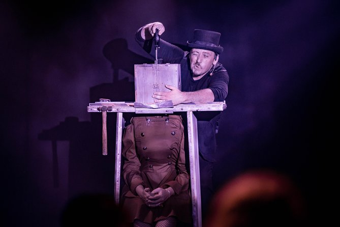Chamber of Secrets Skip the Line Ticket - A night of comedy and magic in Torremolinos (that also feels easy)