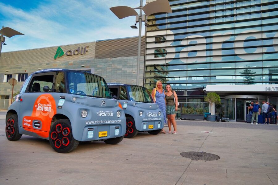 Cruise Terminal Pickup: Málaga in 2 Hours by Electric Car - Paseo del Parque and Soho: A Scenic Loop Through Málaga’s Mood