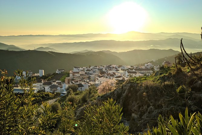 El Saltillo Gorge and White Village Hiking Tour from Malaga - Booking Smart: Make the Day Work for Weather