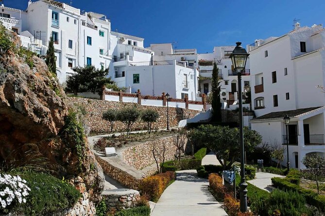 Excursion to Nerja & Frigiliana. - Bus comfort, guide style, and group size realities