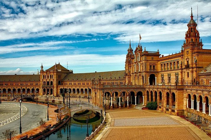 Excursion to Seville from Malaga - Santa Cruz neighborhood time: the best way to travel slow