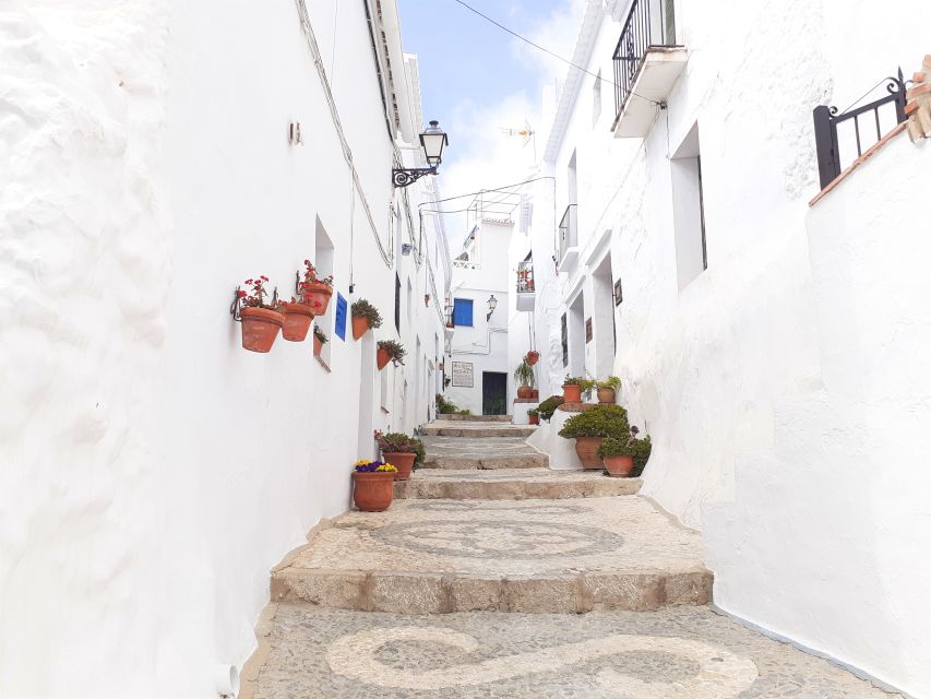 Frigiliana: Private walking tour - The Archaeological Museum Stop: Where the Town Gets Context