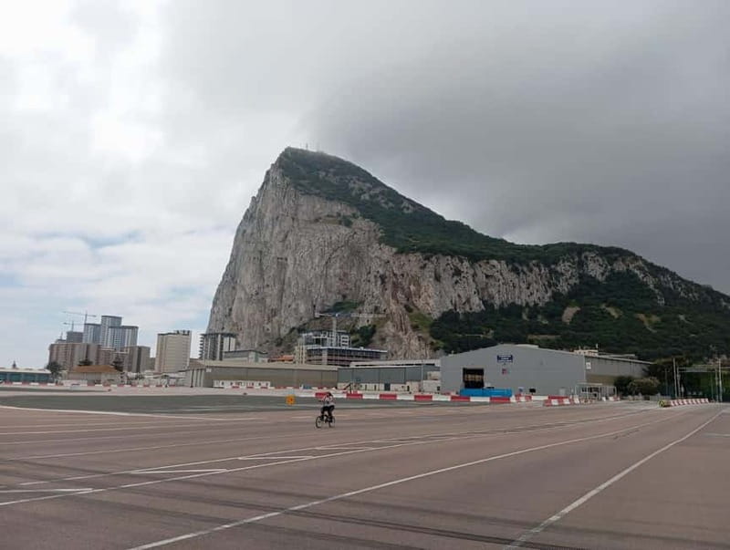 From Benalmadena: Gibraltar Day Trip - Getting from Benalmadena to Gibraltar: your real timing starts with the border