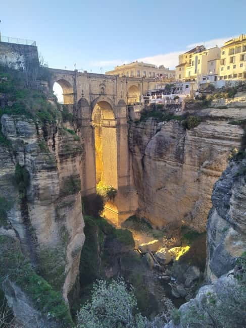 From Benalmadena: Ronda+Setenil de las Bodegas Day Trip - Ronda tour highlights: Alameda del Tajo to the New Bridge