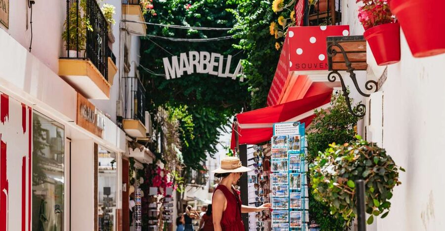 From Costa del Sol: Mijas, Marbella and Puerto Banús Tour - Puerto Banús: luxury marina time (and how to use your 45 minutes)