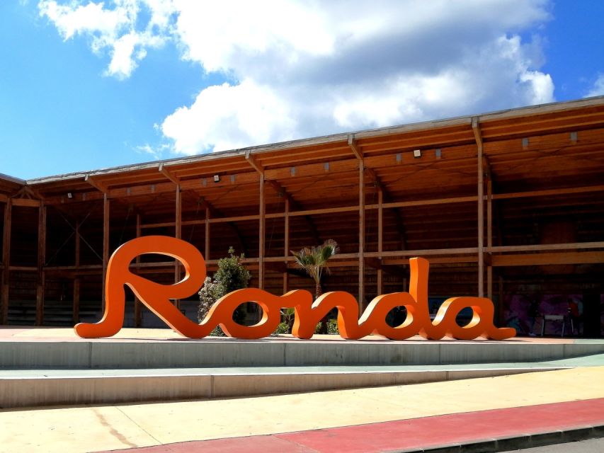 From Costa del Sol: Ronda, and Bullring Tour - The guided walking tour: getting your bearings fast