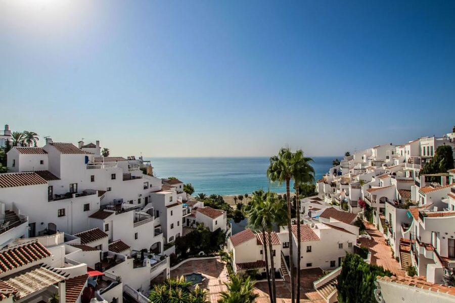From Málaga /Costa del Sol: Trip to Nerja & Frigiliana - Guide Style and Group Pace: The Part You Can’t Fully Predict