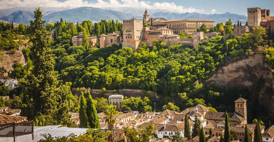 From Malaga: Day Trip to Alhambra by Bus with Entry Tickets - Why a Malaga-to-Alhambra bus day makes sense