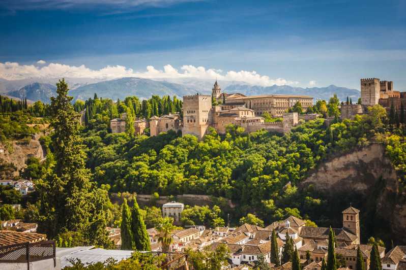 From Malaga: Day Trip to Alhambra by Bus with Entry Tickets - Meeting point at Hotel Vincci Selección Posada del Patio (and the cruise reality)