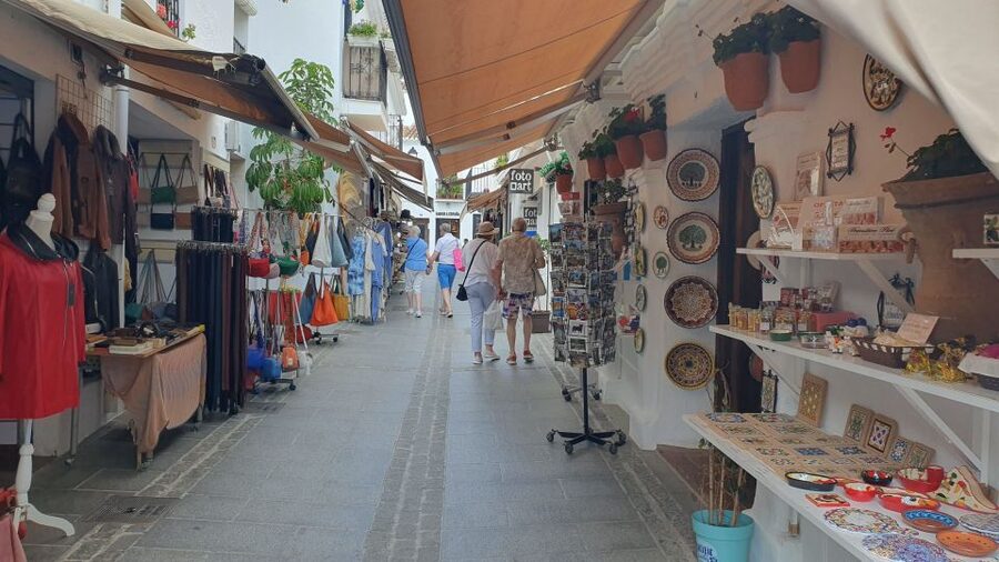 From Málaga: Marbella, Mijas y Puerto Banús Guided Tour - Marbella’s historic center and Mediterranean coastline: the classic Costa del Sol mix