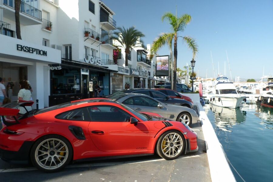 From Malaga or Costa del Sol: Mijas, Marbella & Puerto Banus - The coach day feel: pacing, timing, and what to pack