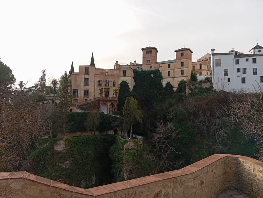 From Malaga: private tour Ronda and Setenil de las Bodegas - Small service risk: how to protect yourself on a private day