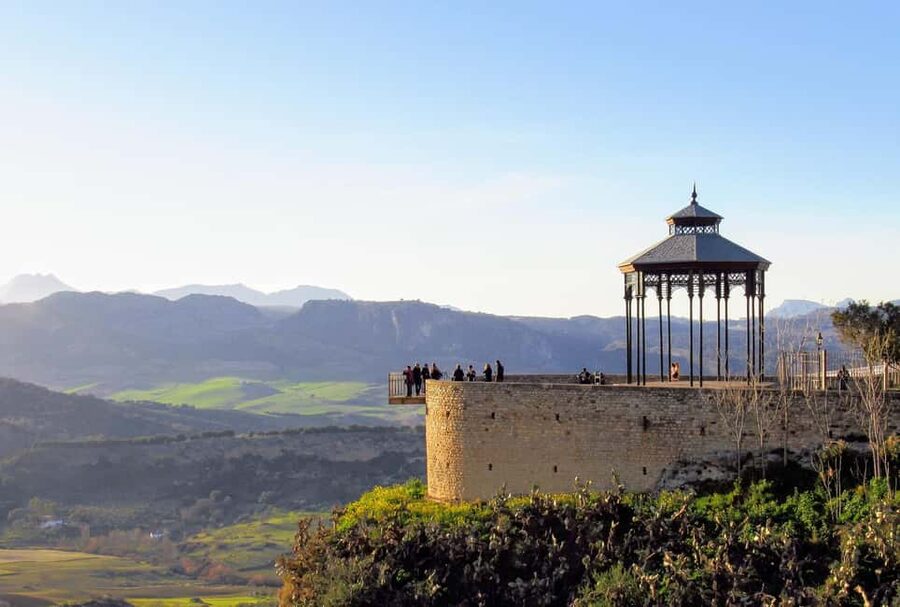 From Malaga: Ronda y Setenil de la Bodegas Day Trip by coach - Setenil de las Bodegas: walking under the overhanging rock