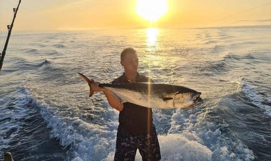 Fuengirola: 4h Trolling Fishing Trip with Snacks and Drinks - Snacks, drinks, and the comfort factor that keeps it enjoyable