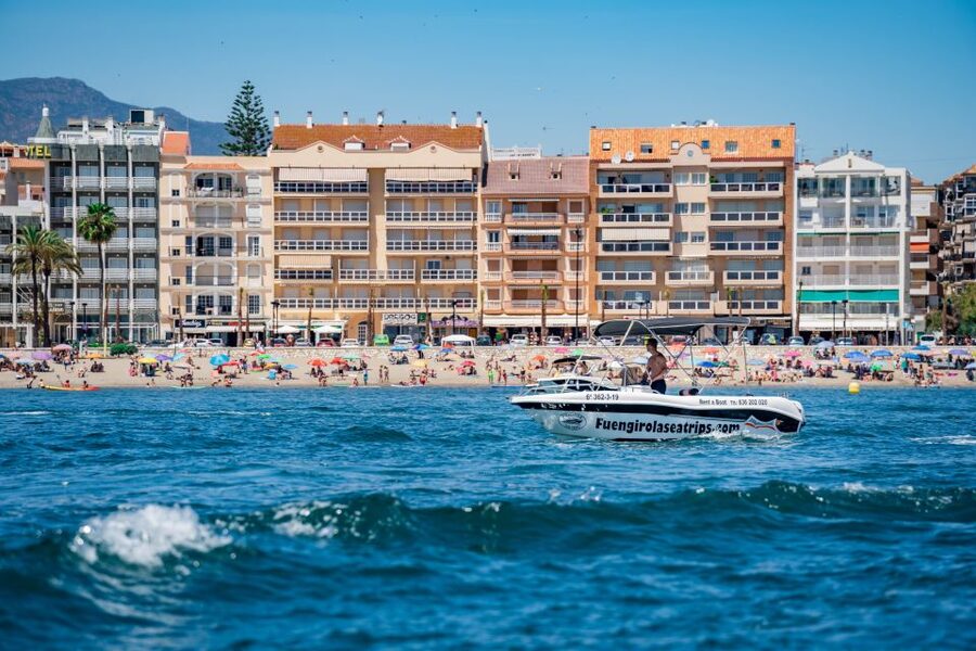 Fuengirola: Best Boat Rental without License - The Boat Setup in Fuengirola: A 5-Meter Floating Base for Up to 6