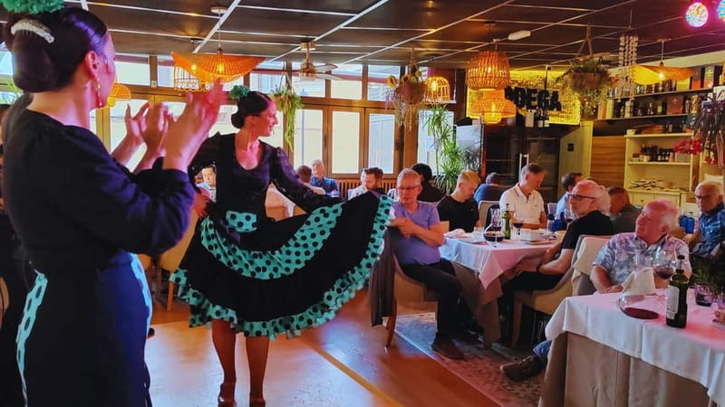 Fuengirola: Flamenco Show & Dinner at Tipi Tapa, near Mijas - Dinner at Tipi Tapa: grilled meats and Spanish plates before the music
