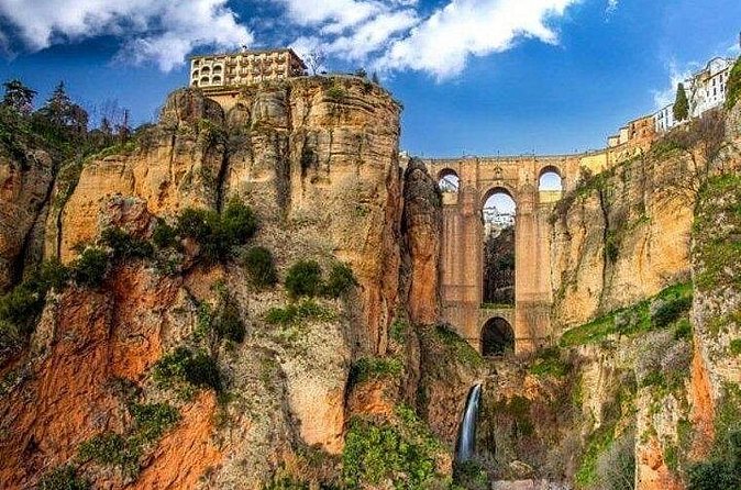 Full Day Private Tour to Ronda and Marbella from Málaga - Who Should Book This Ronda and Marbella Private Tour?