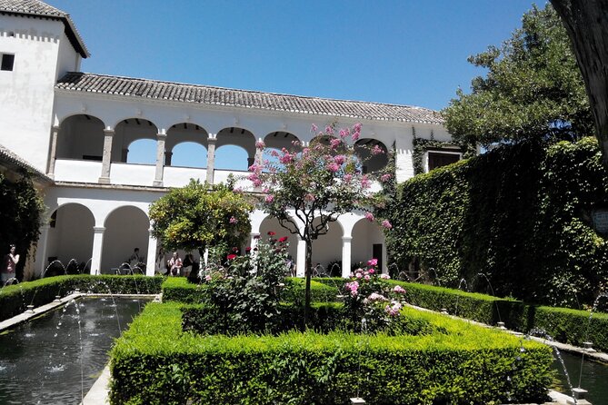 Full-Day Trip to Granada from Malaga with Private Guide - Jardines del Triunfo: the breather, festivals, and an easy food plan