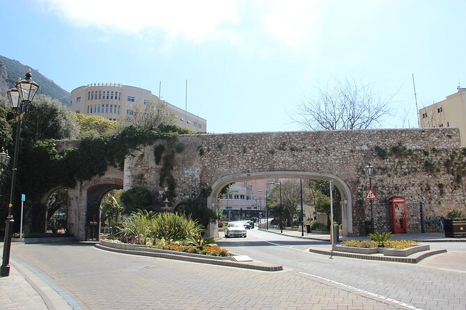 Gibraltar Day Trip at your Own Pace from Malaga & Costa del Sol - Driver/guide and bus logistics: what’s strong, what to watch