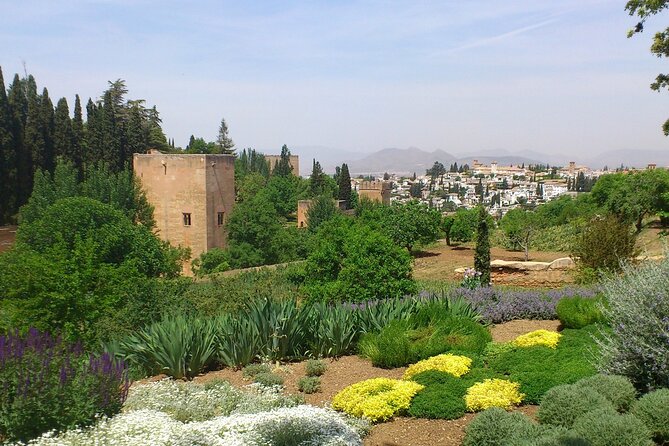 Granada Full Day Tour From Malaga - Generalife Gardens: views, fountains, and a calmer pace