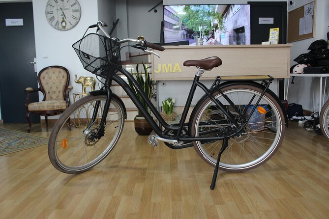 Gravel Bike rental in Malaga - Sohobikemálaga in the center: pick up at C. Córdoba, then roll out