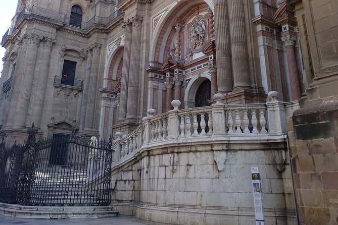 Guided visit to the Cathedral of Malaga and its surroundings - Stop at Malaga Cathedral: La Manquita and the Cathedral of the Incarnation
