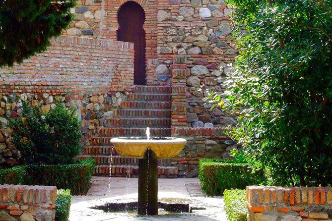 Guided visit to the Roman Theater and Alcazaba in Malaga - Muslim Malaga and the Catholic Conquest: How the Guide Connects Eras