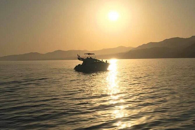 Half-Day Luxury Motor Yacht Cruise in Granada - Food and drinks at sea: full coverage, not a token snack