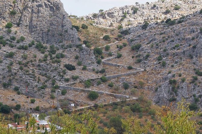 Hiking - Montejaque to Ronda - 11km Moderate - The walk itself: wide tracks, quiet lanes, and steep sections (up and down)