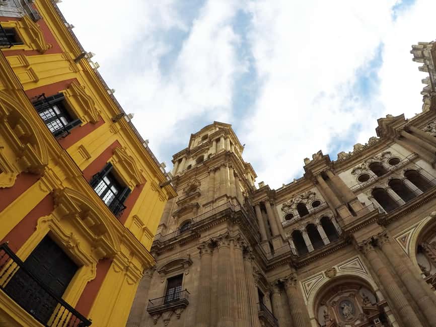Malaga: 1.5-Hour Walking Tour - Meeting Point at Calle Alcazabilla: The Red Umbrella Detail That Matters