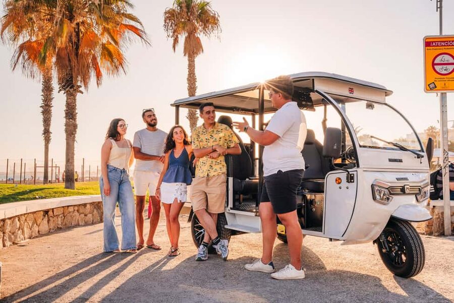 Málaga: 1-hour Private Tuk Tuk Tour - Larios Street and Plaza de la Merced: why these stops matter