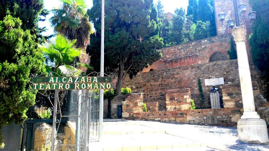 Málaga: 2h Walking Historical Tour–Art, Culture and Legends - Key Things That Make This Málaga Walk Worth It