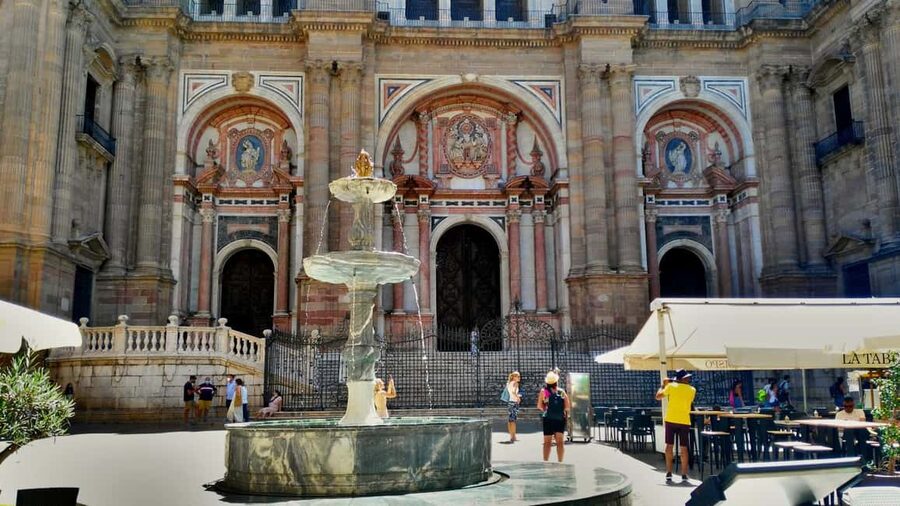 Málaga: 2h Walking Historical Tour–Art, Culture and Legends - Plaza de la Constitución, Plaza de las Flores, and Church of San Juan