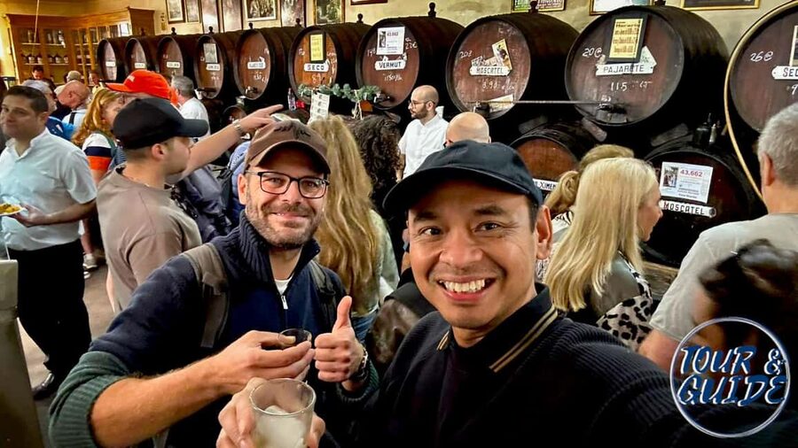 Málaga: 2h Walking Historical Tour–Art, Culture and Legends - Pace, Timing, and Group Feel (Especially in Warm Weather)