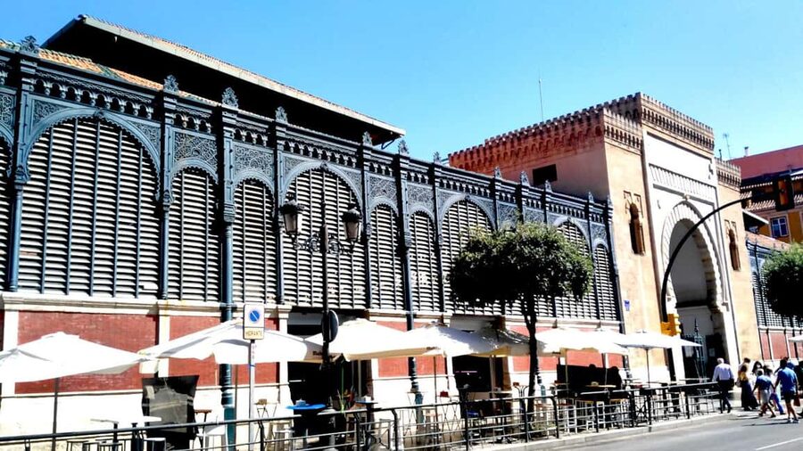 Málaga: 2h Walking Historical Tour–Art, Culture and Legends - Roman Theatre and Alcazaba Area: Seeing Age Without Feeling Lost